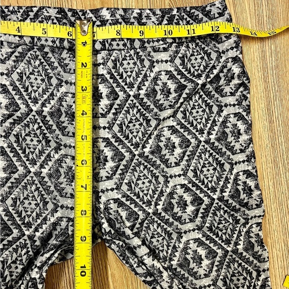 Poof Black and White Patterned Leggings Size M Geometric Print - Picture 2 of 6